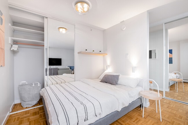 Building Photo - Somerset