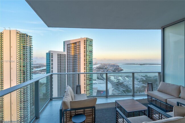 Foto del edificio - 851 NE 1st Ave