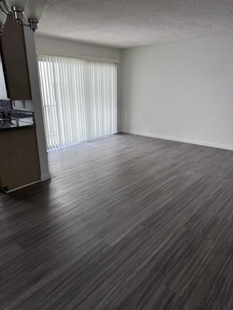 sala de estar - 440 Hayworth N Ave