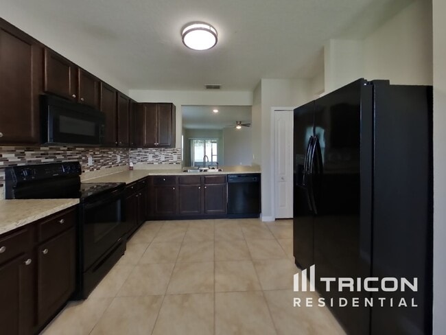 Building Photo - 518 Squires Grove Dr