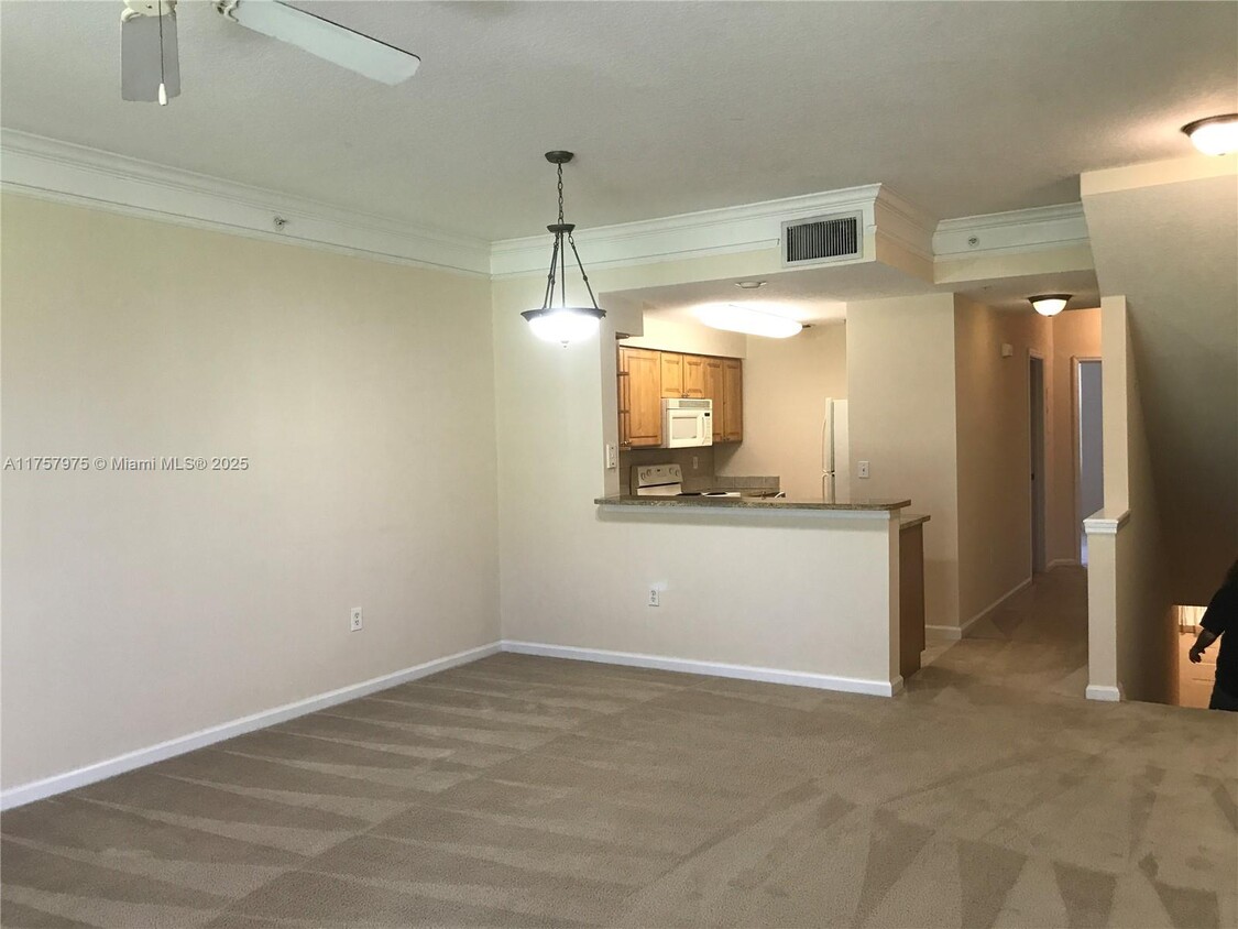 Foto del edificio - 2056 Alta Meadows Ln