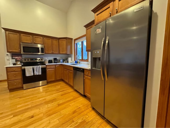 Building Photo - 18 Old Hollis Rd