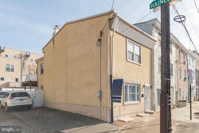 Building Photo - 3773 Cresson St