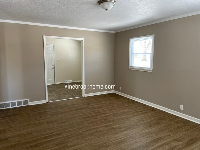 Building Photo - 2121 Kenton St