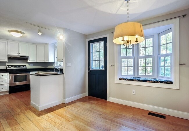 Building Photo - 98 Brick Hill Ln