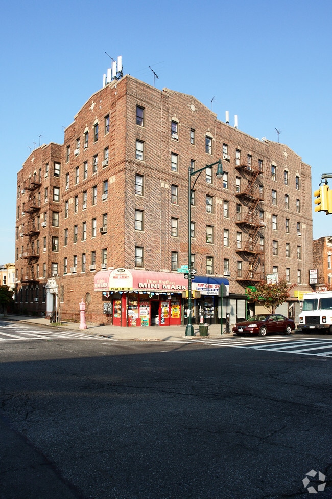 Building Photo - 288-295 Maple St