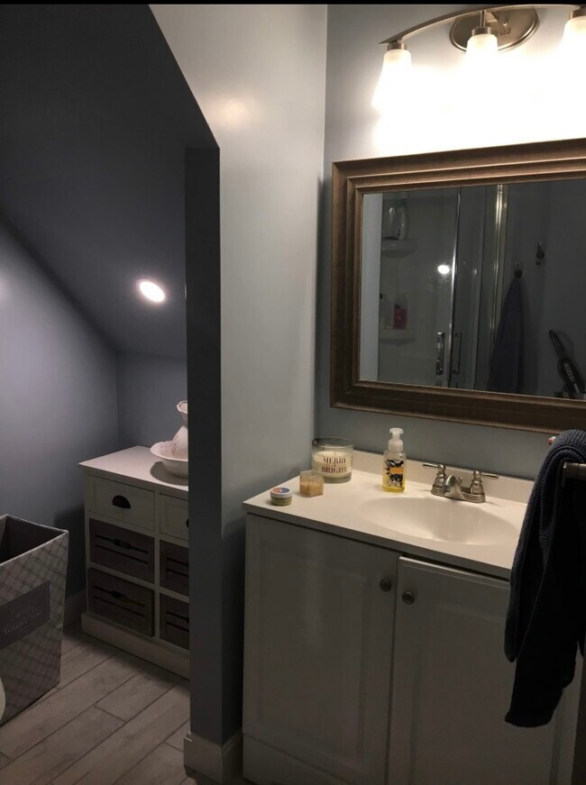 Bathroom - 512 North Ave