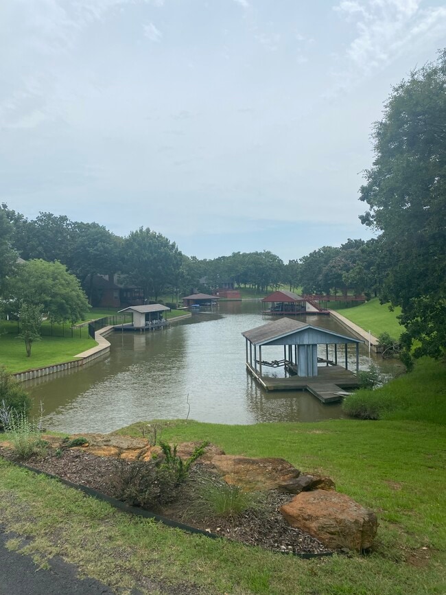 Building Photo - 148 Pinehurst Dr