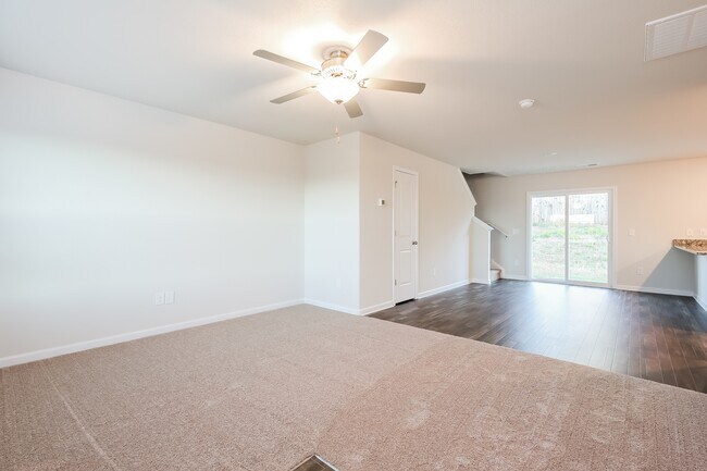 Building Photo - 2127 Southlea Dr