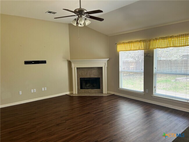 Foto del edificio - 5623 Fair Hill Dr
