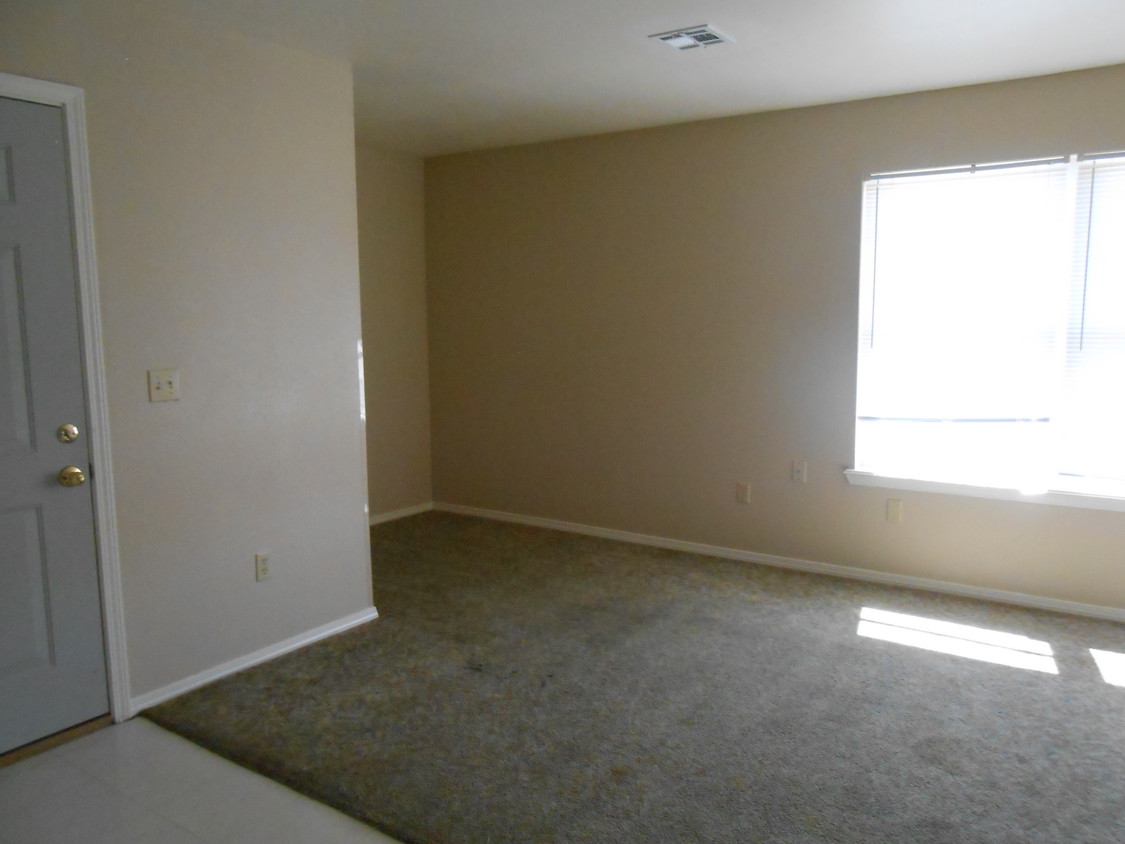 Livingroom - 501 S Main St