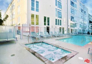 Foto del edificio - 4133 Redwood Ave