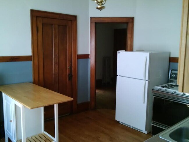 Foto del edificio - 2957 N Frederick Ave