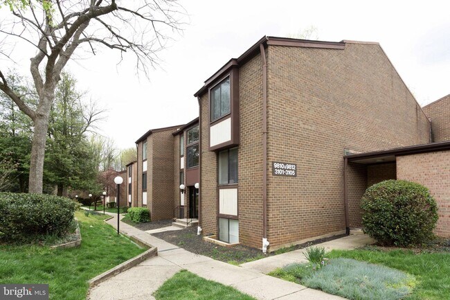Building Photo - 9810 Kingsbridge Dr