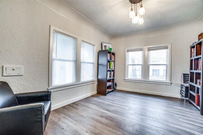 Foto del edificio - 6130 Worth St