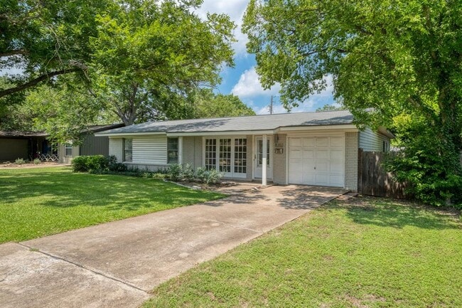 Building Photo - 8202 Polar Dr