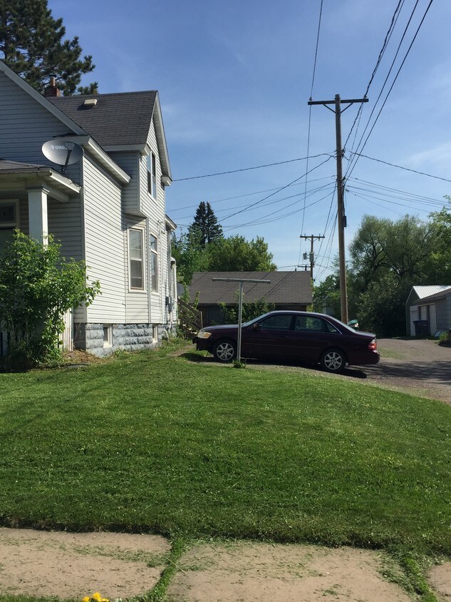 Off street parking - 818 N 7th Ave E