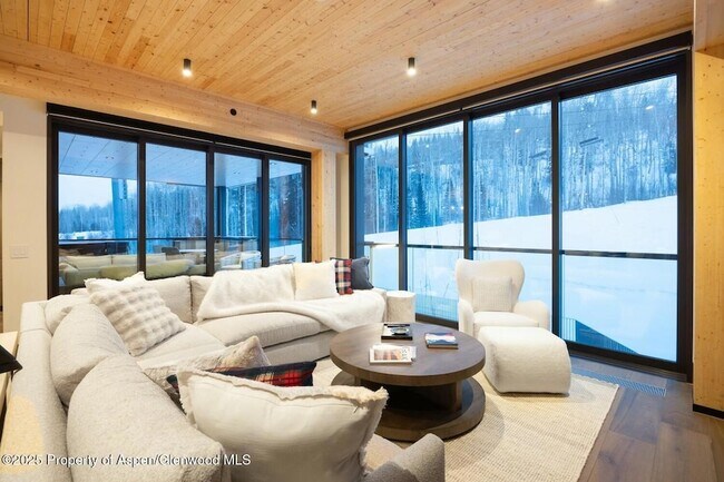 Foto del edificio - 180 Wood Rd