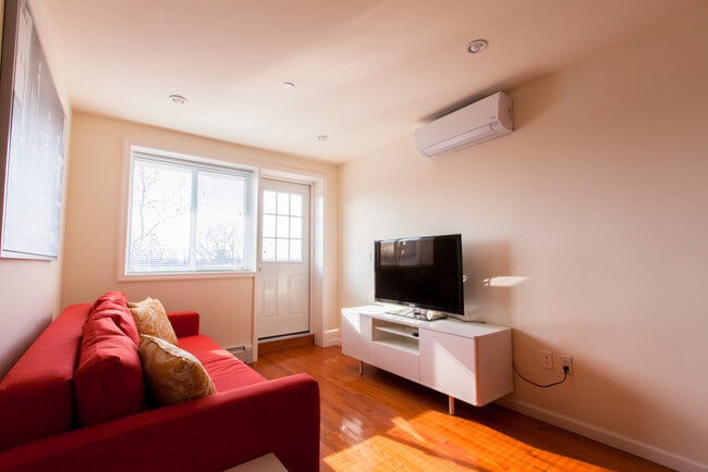 Sala de estar - 6475 Austin St