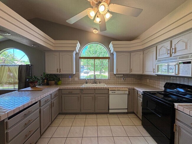 Building Photo - ALL UTILITIES INCLUDED!!  3 Bedroom Home i...