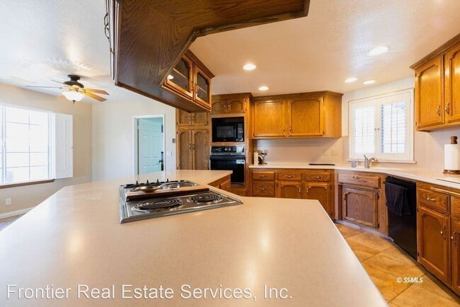 Building Photo - 3 br, 2.5 bath House - Place 901 Sol Ct