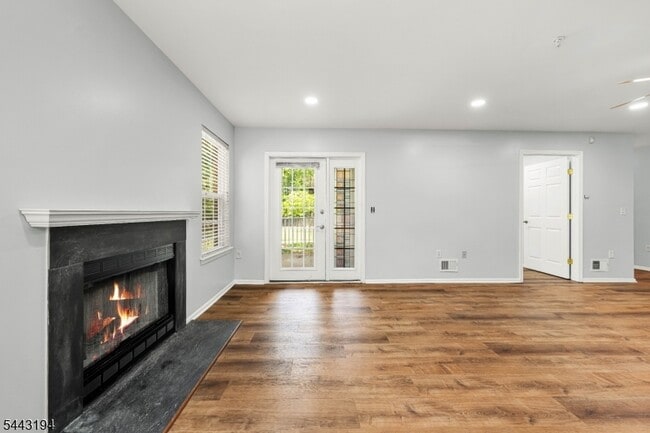 Building Photo - 230 Vasser Dr