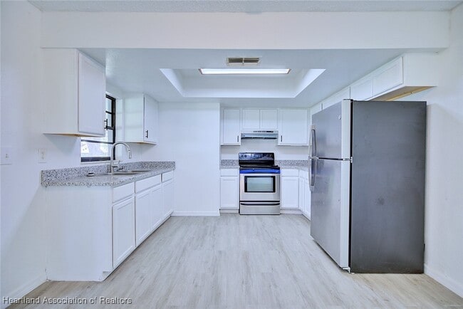 Building Photo - 640 Placid Lakes Blvd