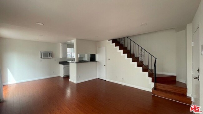 Foto del edificio - 4826 Rosewood Ave