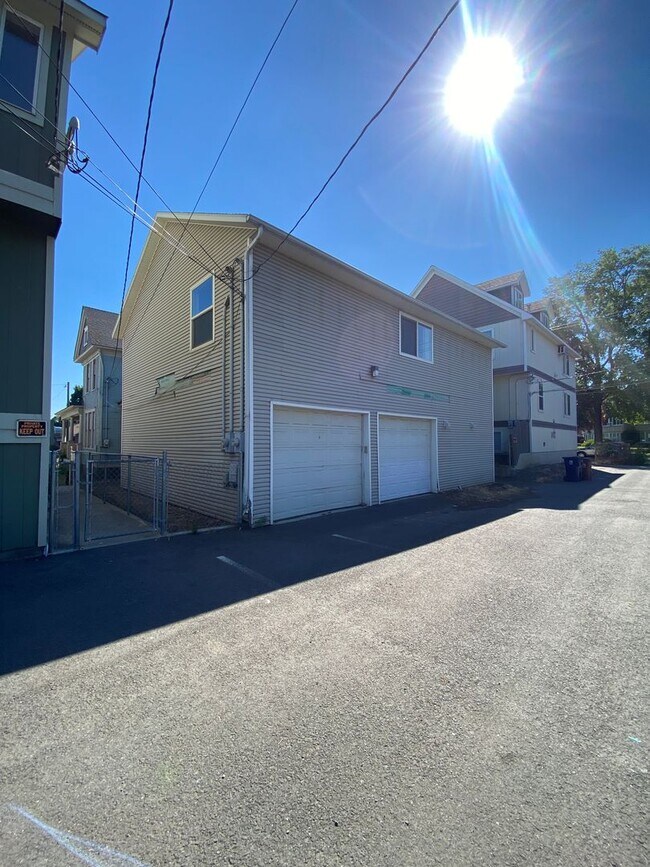 Foto del edificio - 807 E Mission Ave