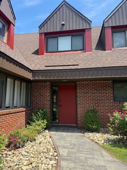Primary Photo - 105 Montoya Dr