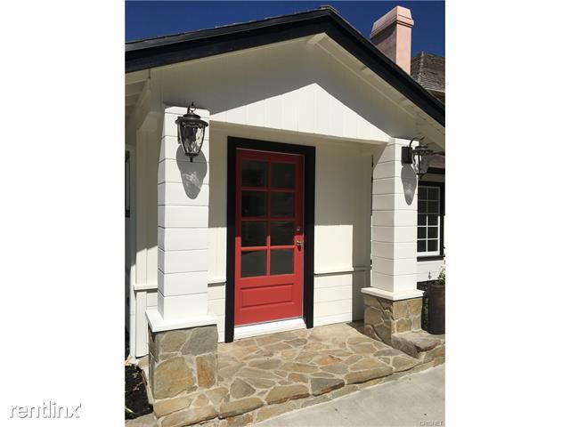 Building Photo - 18433 Tarzana Dr