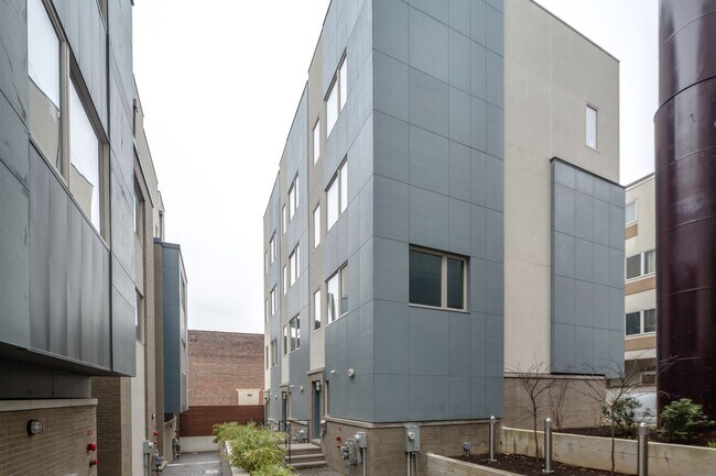 Building Photo - Northern Liberties Townhome with Parking