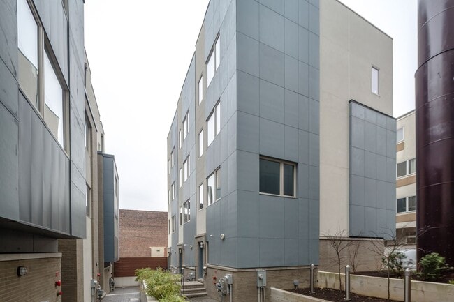 Foto del edificio - Northern Liberties Townhome with Parking