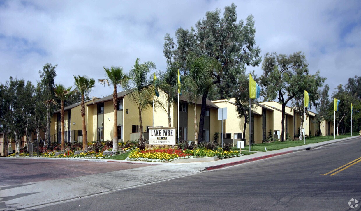 Lake Park Villa Apartments in San Diego, CA