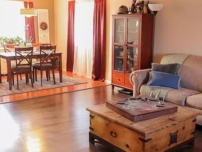 Foto del edificio - 710 Riverview Ln