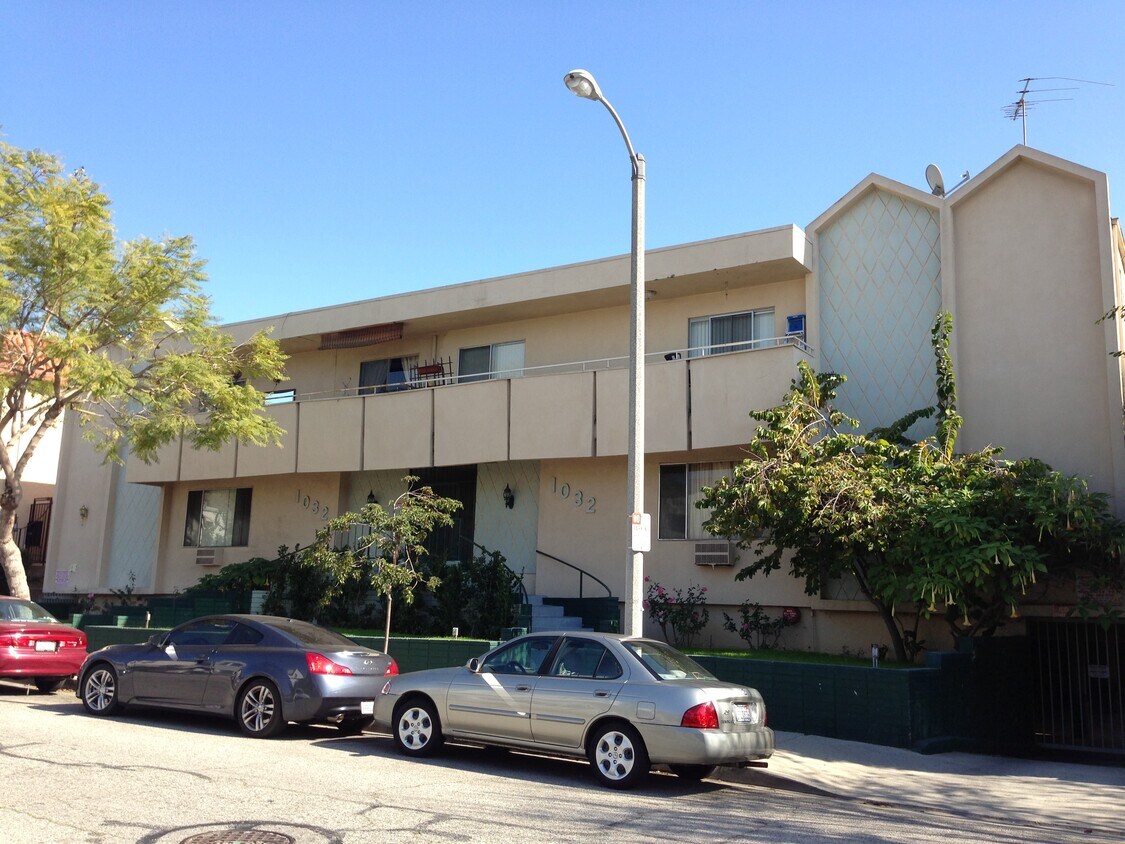 building - 1032 N Gardner St