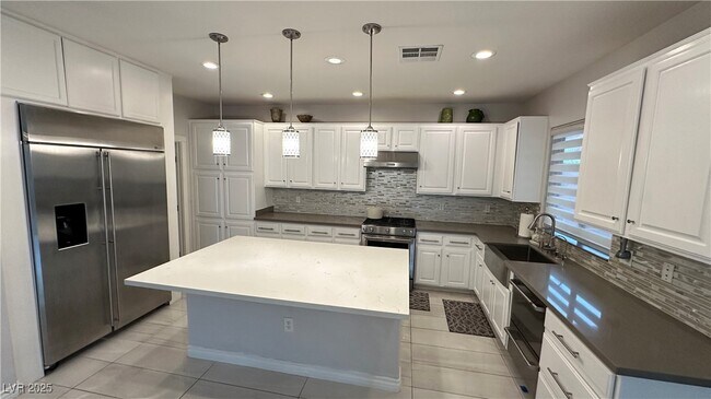 Building Photo - 5273 Candlespice Way