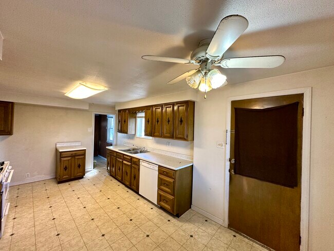 Building Photo - 110 W Chartes St