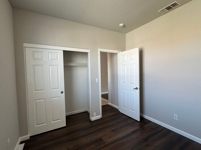 Foto del edificio - COMING SOON! Four Bed, Two Bath Home Close to Hwy 99 and Stockton Airport