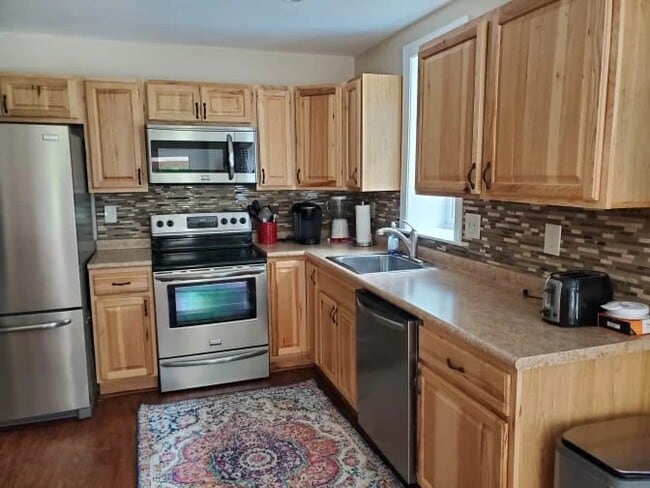 Building Photo - 261 Downing Dr