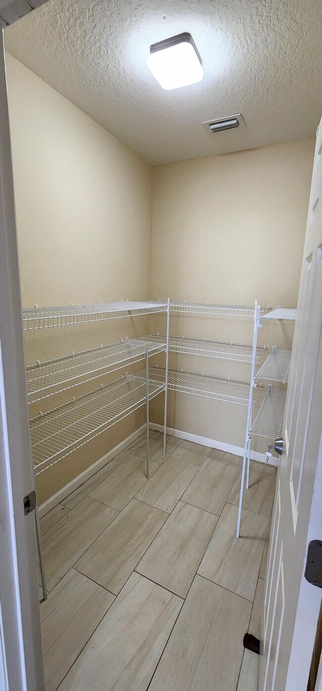 Foto del edificio - 2402 Okalani St