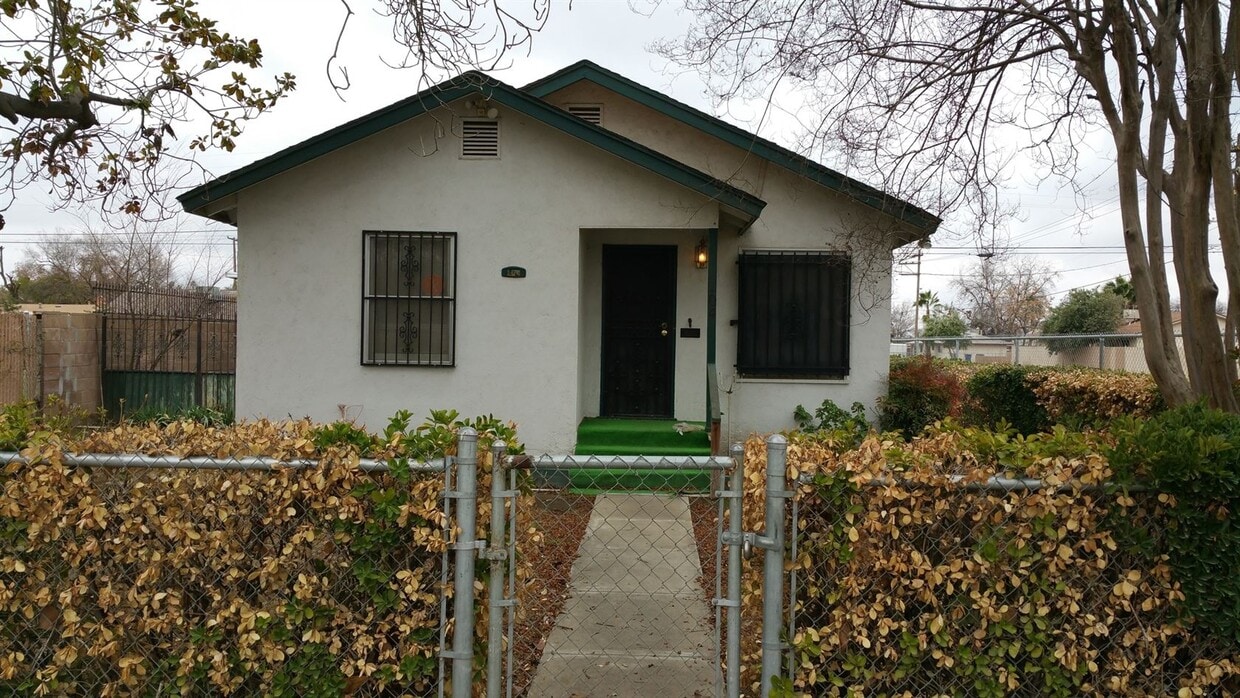 Primary Photo - 2 br, 1 bath House - 104 E. Stanislaus Street