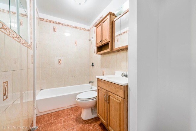 Foto del edificio - 128 Nassau Ave