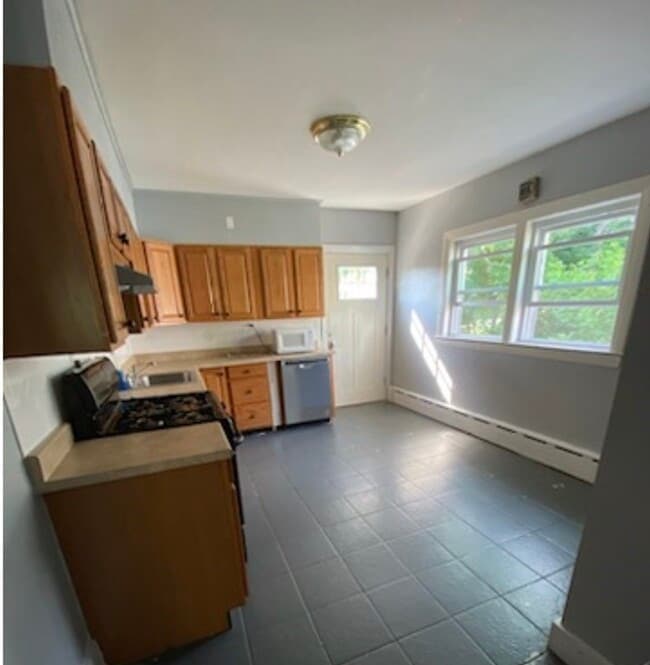 Building Photo - 17 Harding Ave