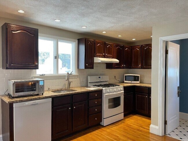 Building Photo - 28 Theresa Ave