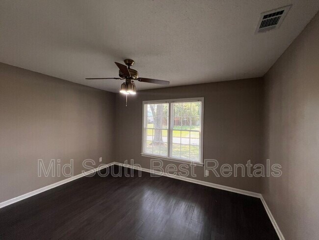 Foto del edificio - 3154 Bluefield St