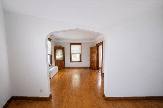 Foto del edificio - 322 Pierce St N