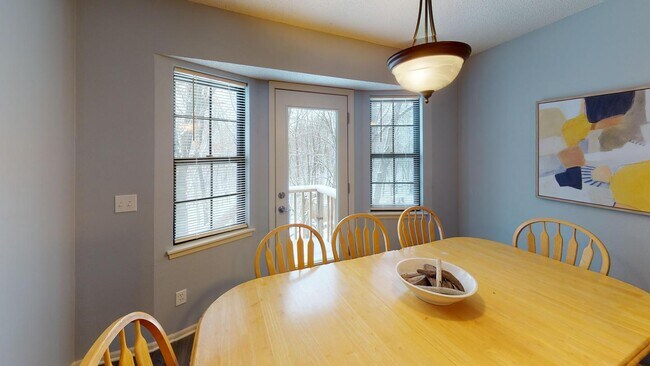 Foto del edificio - 721 SE Redwood Ln