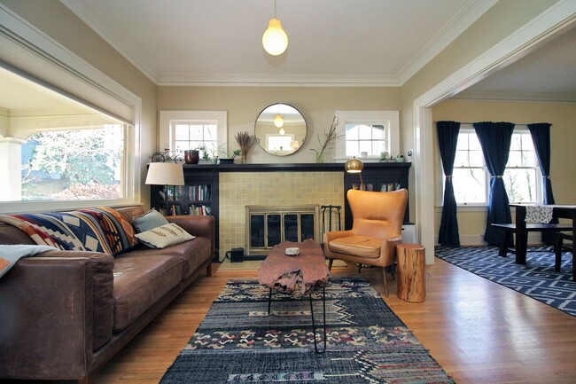 Building Photo - 2503 SE Yamhill St