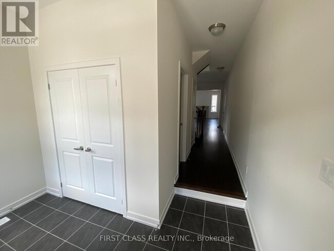 Building Photo - 52 Mallery St